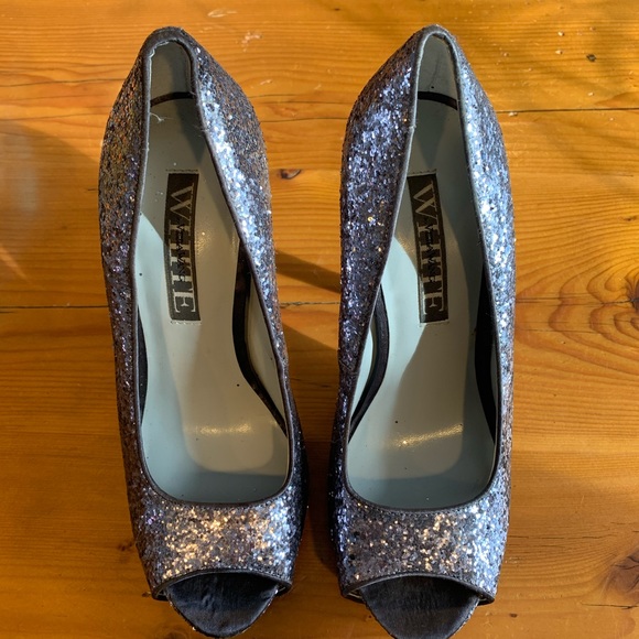 Vera Wang platform peep toe heels - Picture 2 of 5